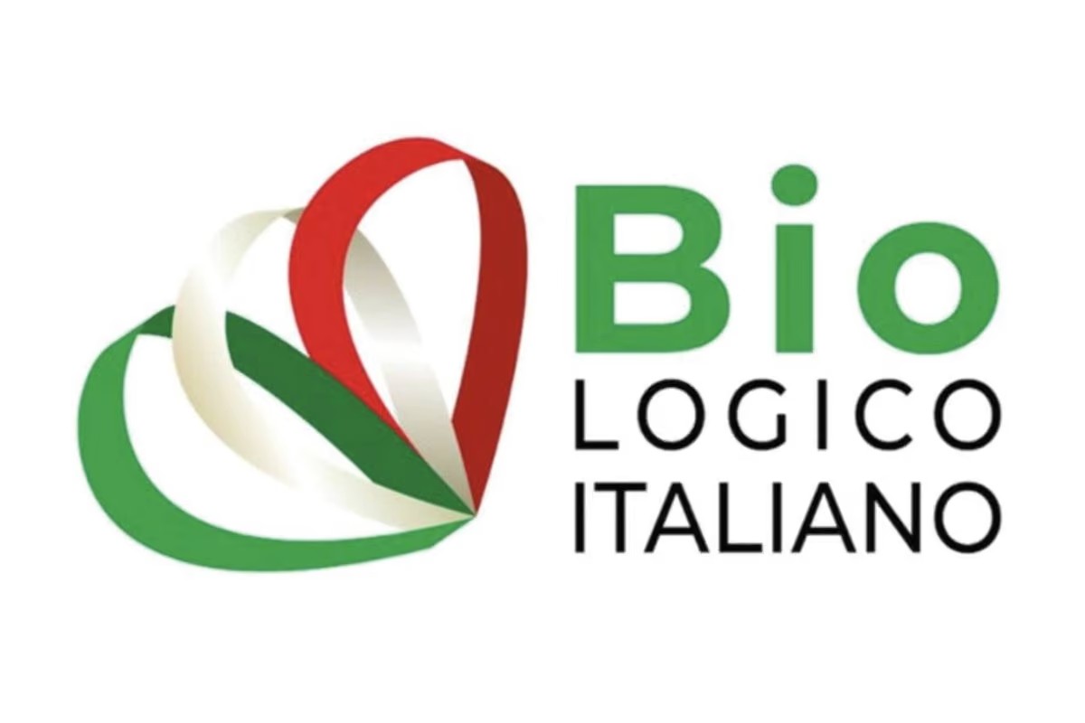 Il nuovo logo Bio Italiano, tre foglie intrecciate nei colori verde, bianco e rosso